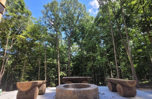 Logan Cabin | The Quana - Hot tub|Huge Entertainment Room
