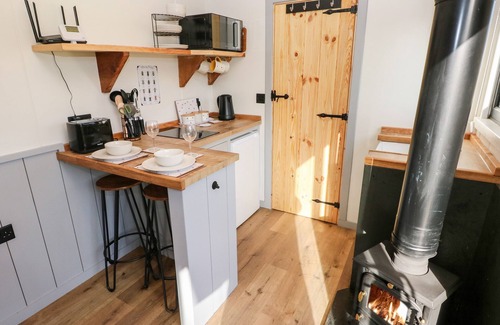 Cosheston Cottage | THE QUEEN BEE, pet friendly, with open fire in Lamphey