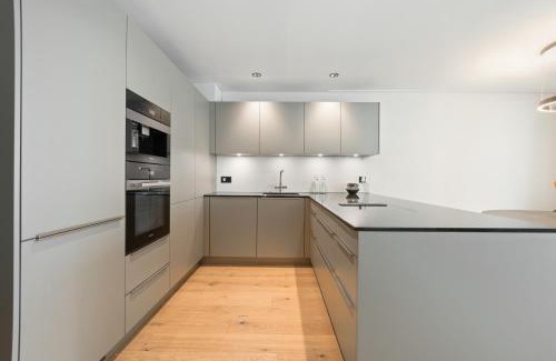 Dietikon District Apartment | The R Apartment Zugerberg - EV Wallbox - Terrasse