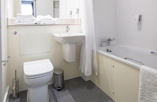 Motherwell Hotel | The Raven’s Cliff Lodge by Marston's Inns
