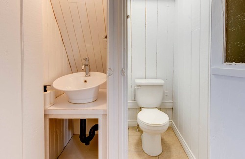Saint Ferreol les Neiges Bed & Breakfast | The Red Roof in the heart of the Village 5 bedrooms - 12 people