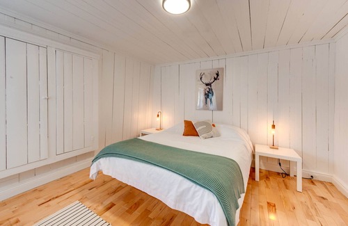 Saint Ferreol les Neiges Bed & Breakfast | The Red Roof in the heart of the Village 5 bedrooms - 12 people