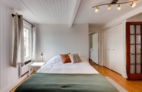 Saint Ferreol les Neiges Bed & Breakfast | The Red Roof in the heart of the Village 5 bedrooms - 12 people