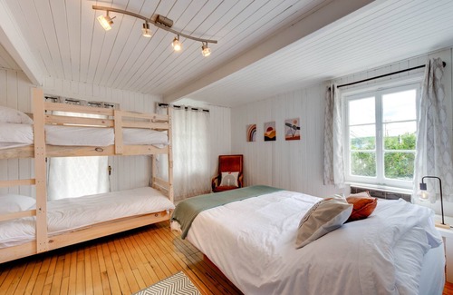 Saint Ferreol les Neiges Bed & Breakfast | The Red Roof in the heart of the Village 5 bedrooms - 12 people