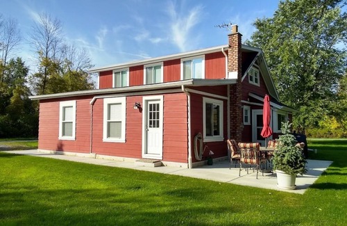 Wilson House | “The Red House” Family friendly vacation home close to beach and lake access.