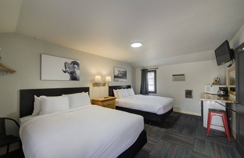 Hill City Hotel | The Relaxing Creekside