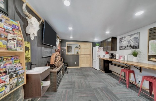 Hill City Hotel | The Relaxing Creekside