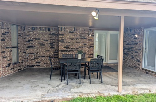 Hobbs House | The Rest of The West! 💤nBeautiful, Large home w/pool table Nice Neighborhood!