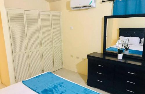 Montego Bay Apartment | The Rest Stop Front- 15 mins from MBJ/24hr Security