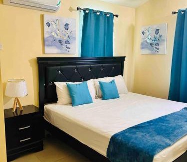 Montego Bay Apartment | The Rest Stop Front- 15 mins from MBJ/24hr Security