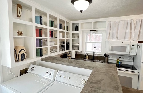South Overton House | The Retreat - 2Bd/1Ba - Walk to Texas Tech Campus