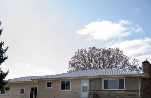 Carbon Hill House | The Retreat at CCWC - Three bedroom house, minutes from Ohio U. & Athens.