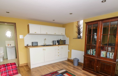 Malvern Cabin | THE RETREAT, country holiday cottage, with a garden in Malvern