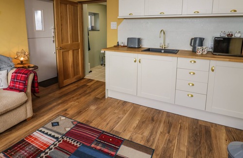 Malvern Cabin | THE RETREAT, country holiday cottage, with a garden in Malvern