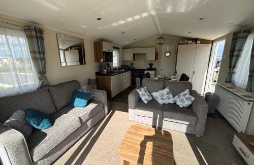 Chapel Saint Leonards Apartment | The Retreat 30, pet friendly & WiFi - Golden Palm Resort - Meadow Lakes Caravan & Lodge Hire
