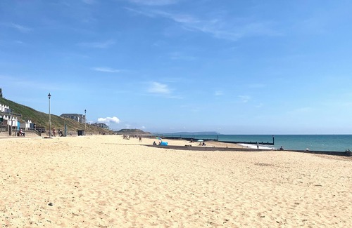 Christchurch House | The Retreat Holiday Home, Christchurch, Dorset. Family and couple friendly.