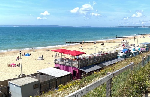 Christchurch House | The Retreat Holiday Home, Christchurch, Dorset. Family and couple friendly.