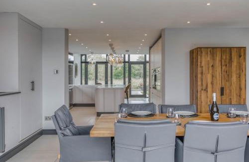 Dersingham House | The Retreat Luxury Coastal Villa near Sandringham Crabpot Cottages Hunstanton