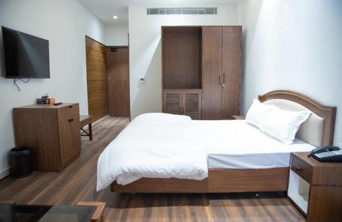Alipur Hotel | The Retreat Resort
