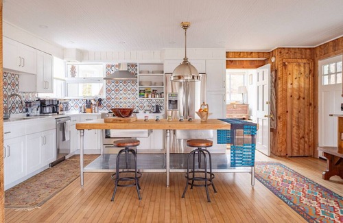 Saugerties House | The Ridge House: Hot Tub, Fireplace, WiFi, Deck