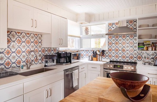 Saugerties House | The Ridge House: Hot Tub, Fireplace, WiFi, Deck