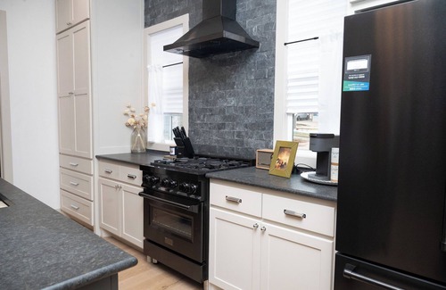 Wheatland Cottage | The Rip at Selah- Unique Bunkhouse Style Retreat - Close to OU Campus