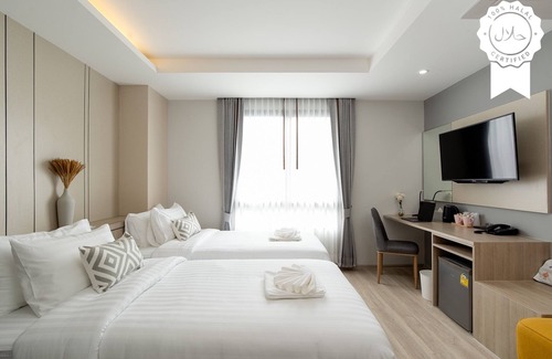 Bang Phlat Hotel | The Riski Hotel at Bangphlat Station