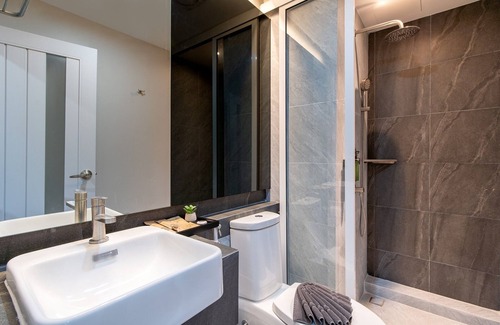 Bang Phlat Hotel | The Riski Hotel at Bangphlat Station