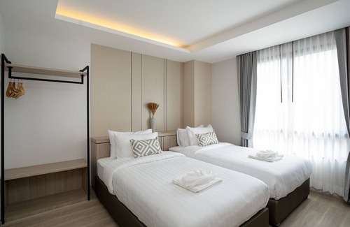 Bang Phlat Hotel | The Riski Hotel at Bangphlat Station