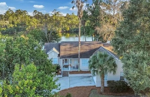 Savannah House | The Robin House, Newly Furnished Lake Retreat Near Tybee Island & Savannah