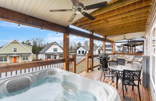 Hollister House | The Rock at Branson Cove - 5 BDR on Table Rock