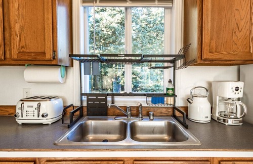 Kodiak Apartment | THE ROGUE WAVE #3 Beach Access, Ocean Views, Private