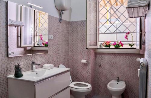 Tuscolano Apartment | The Roman Stop Apartment-METRO A
