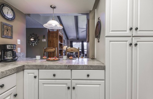 Ruidoso Condo | The Roost at Aspen Run 1A | Patio, Golf Views!