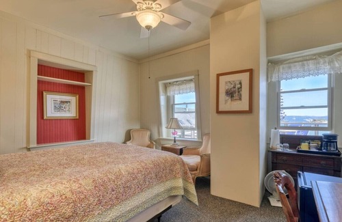 Stonington Hotel | The Roseway - Inn on the Harbor