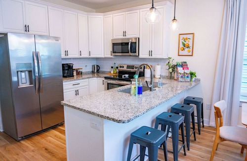 Pleasant Street House | The Royal Crane Suite, New Build, Upscale, Central