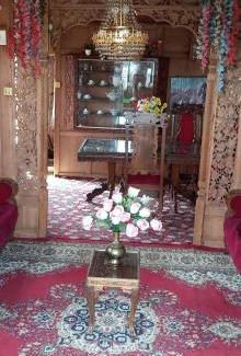 Dal Lake Hotel | The Royal hareem group of houseboats