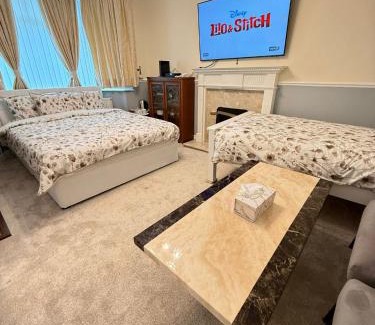 Little Hay House | The RS Inn Cozy Homestay Premium Private Rooms With Parking Near Birmingham Airport, Lake Park For Solo, Couples & Family