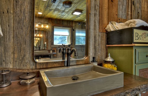 Blue Ridge Cabin | The Rustic Retreat - Beautiful Backyard with Fire Pit & Creek
