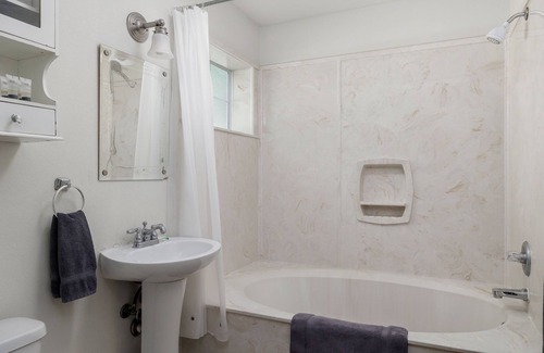 Salado Apartment | The Salado Inn Orgain Suite is perfect for a getaway weekend, or girls' trip!