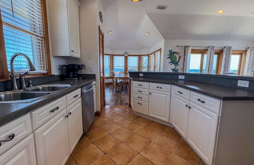 Carolina Dunes House | The Salty Lab - Beautiful Ocean & Sound views in this 5 BR "Dog Friendly" home!