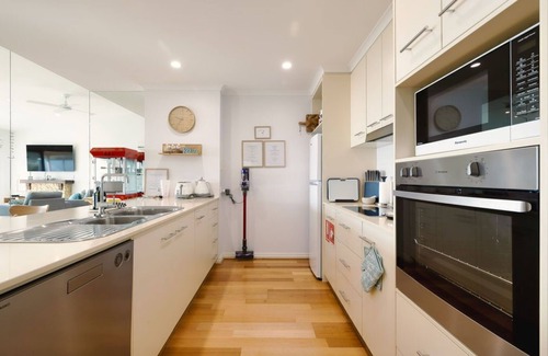 Encounter Bay Apartment | The Salty Seagull - ocean view luxe by the beach! 3BR 2B + so many extras.