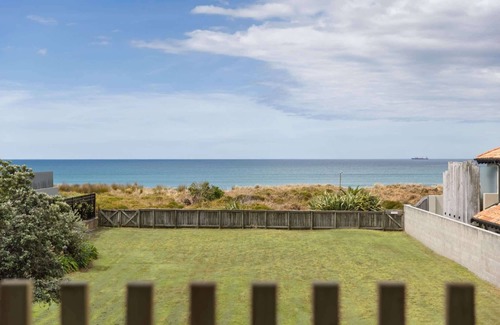 Mount Maunganui House | The Sand Castle - Mt Maunganui Beach