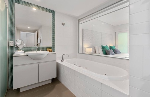 Casuarina Apartment | The Sand Resort Kingscliff - One Bed Spa Suite (8304) - Holiday Management Co.