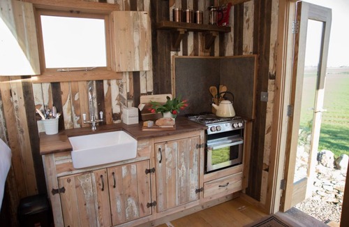 Chathill Cabin | The Sanderling - sleeps 2 guests in 1 bedroom