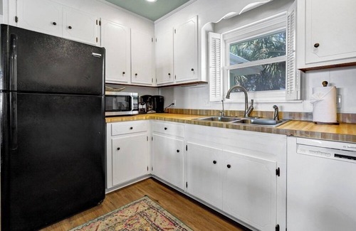 Edisto Island House | The Sandy Pineapple! Direct Edisto Beach oceanfront with 4 bedrooms and 2 baths