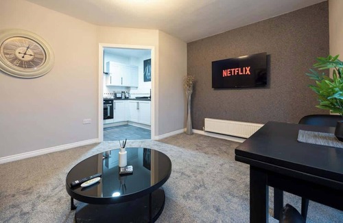 Broadheath Apartment | The SandyCroft Free Parking & Close To Airport