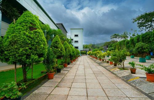 Lakkidi Hotel | The Sanihara Hotel & Resort