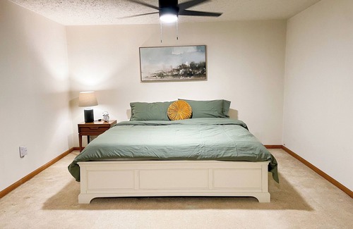 St. Robert Apartment | The Sapper Snug - Mins 2 FLW