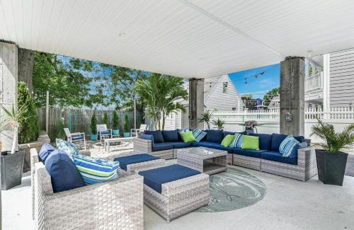 Devon House | The Sapphire Sandbar Beach House